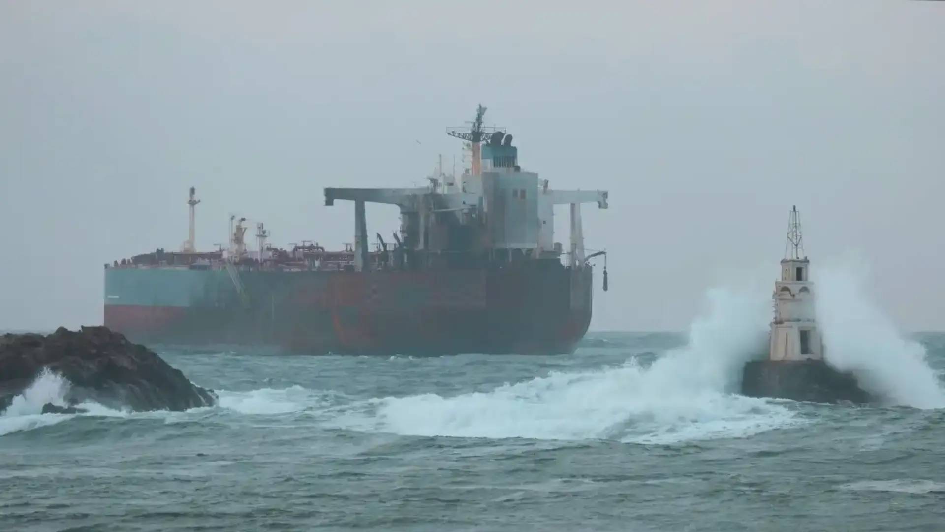 Танкерът Кайрос